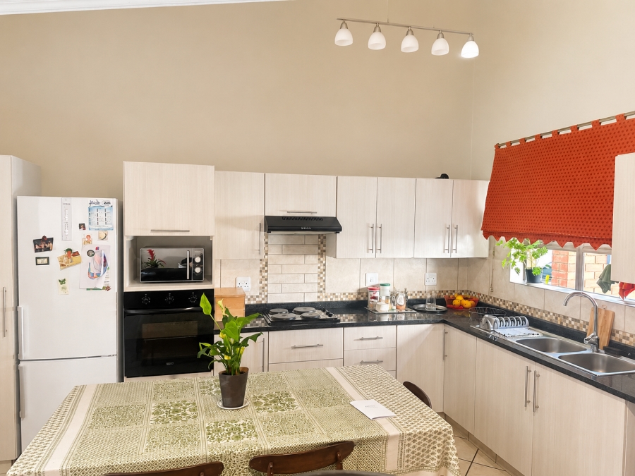 2 Bedroom Property for Sale in Waterkloof East North West